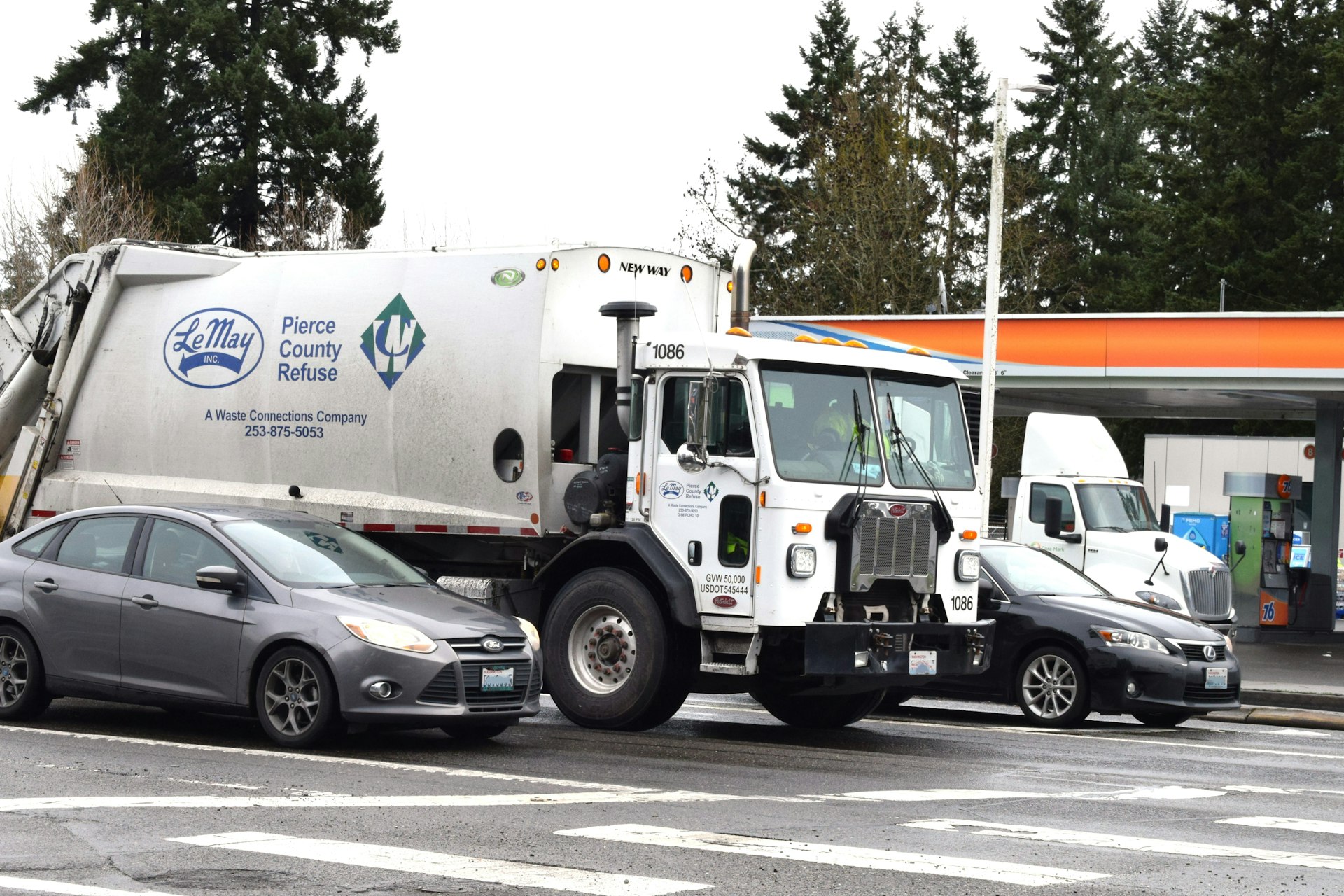 Hydrogen Fuel Cell Vehicles vs. Battery Electric Vehicles: A Comprehensive Side-by-Side Comparison