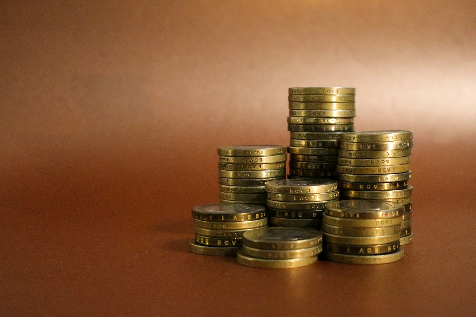 Building Wealth Through Dividend Investing: Strategies, Pitfalls, and Real-World Guidance
